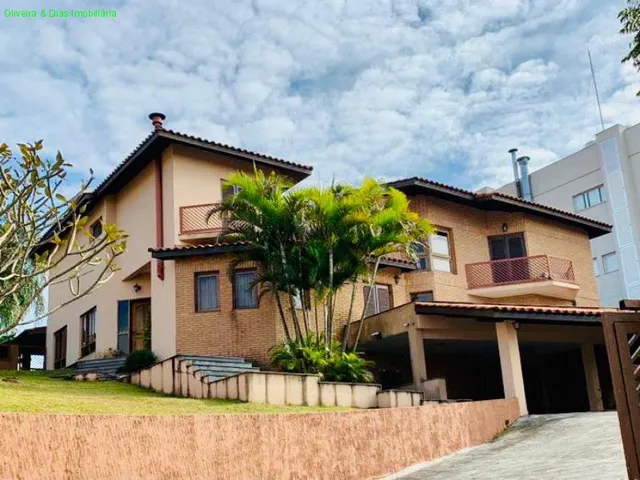 Imagem 16: Ótima Casa em Condomínio Fechado, Conservação Impecável, Bem Localizada, Distante
