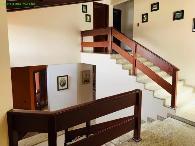 Imagem 15: Ótima Casa em Condomínio Fechado, Conservação Impecável, Bem Localizada, Distante
