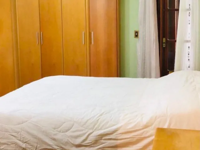 Imagem 12: Ótima Casa em Condomínio Fechado, Conservação Impecável, Bem Localizada, Distante