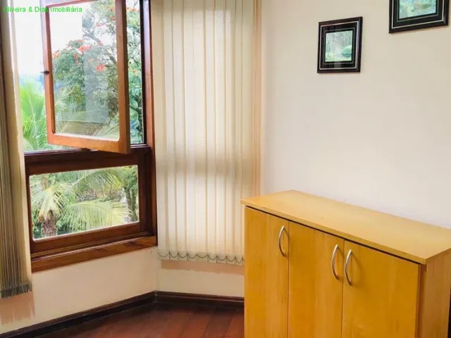 Imagem 14: Ótima Casa em Condomínio Fechado, Conservação Impecável, Bem Localizada, Distante