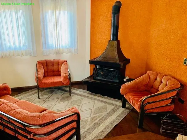 Imagem 8: Ótima Casa em Condomínio Fechado, Conservação Impecável, Bem Localizada, Distante