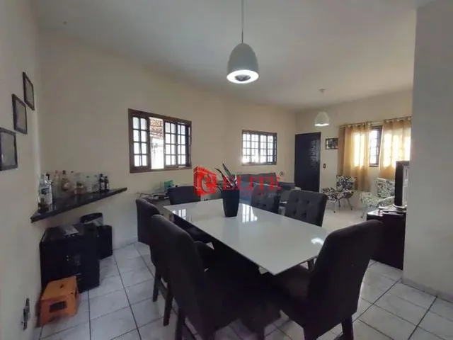 Imagem: Casa com 4 Dormitórios À Venda, 215 M²