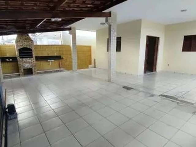 Imagem: Linda Casa com Piscina nos Bancários! Entre