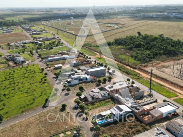 Imagem: Terreno, 300M² de Área Construída na