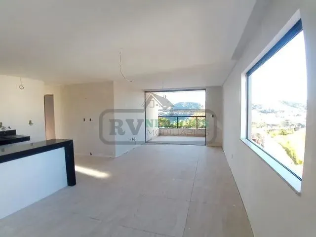Imagem 3: )(- Bairro Granbery - Excelente Apartamento de Alto Padrão com 3 Quartos e Varanda