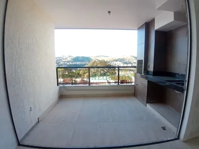 Imagem 15: )(- Bairro Granbery - Excelente Apartamento de Alto Padrão com 3 Quartos e Varanda