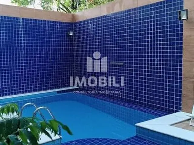 Imagem: Casa com 4 Dormitórios À Venda por R$