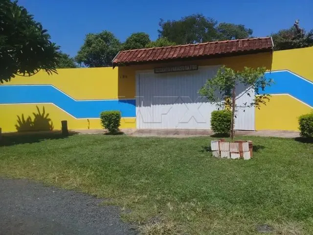 Imagem: A casa possui 2 Dormitórios, 2 Banheiros, 5 Vagas na