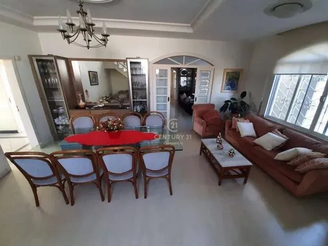 Imagem 1: Casa Ampla com Jardim e Piscina para Locação!!!