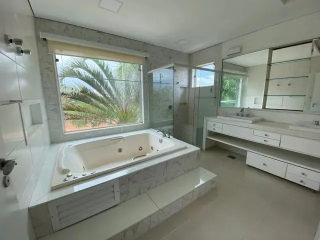 Imagem: Casa com 4 Dormitórios para Alugar, 390