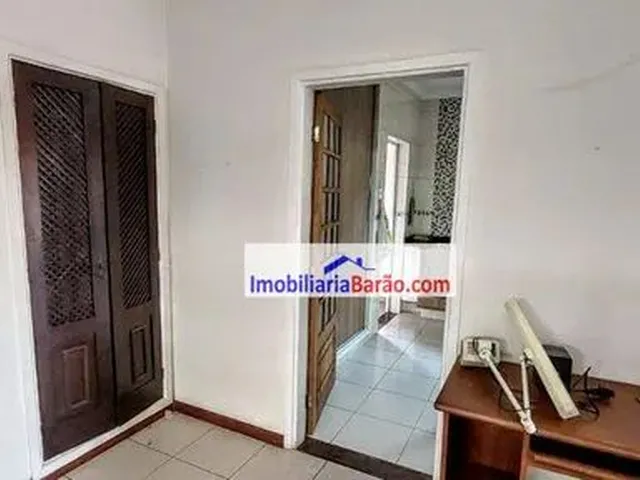 Imagem: Casa com 5 Dormitórios À Venda, 239 M²