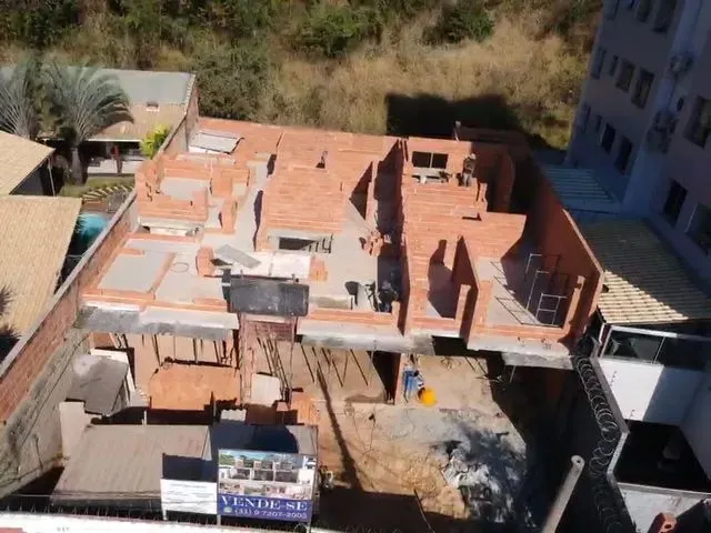 Imagem 10: Excelente Casa Geminada com 3 Quartos, 1 Suíte com Closet e 2 Vagas no Bairro Manacás
