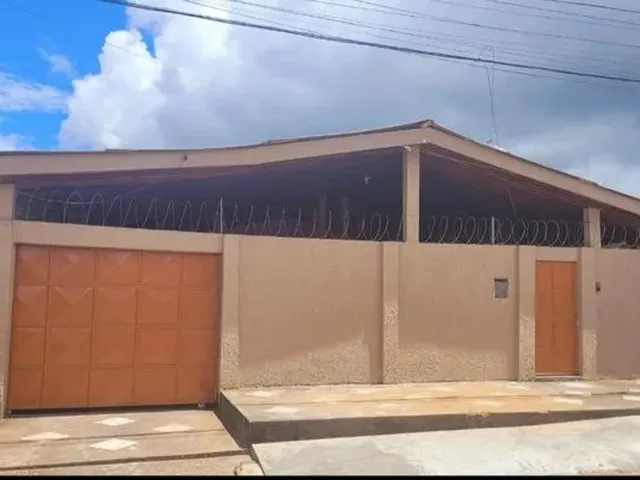 Imagem: A casa possui 4 Dormitórios, 4 Suítes, 5 Banheiros, 3