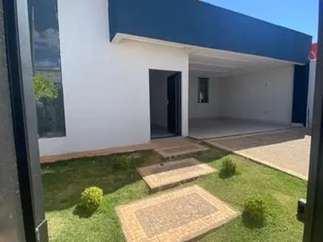 Imagem: A casa possui 3 Dormitórios, 3 Banheiros, 5 Vagas na