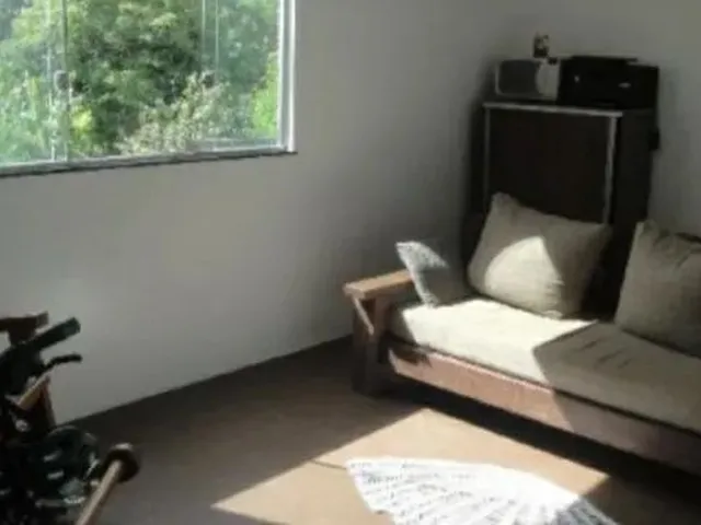 Imagem: O apartamento possui 3 Dormitórios, 1 Banheiro, 2 Vagas na