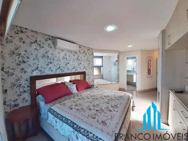 Imagem 3: Cobertura para Venda Possui 275 Metros Quadrados com 4 Quartos em Centro - Guarapari - Es