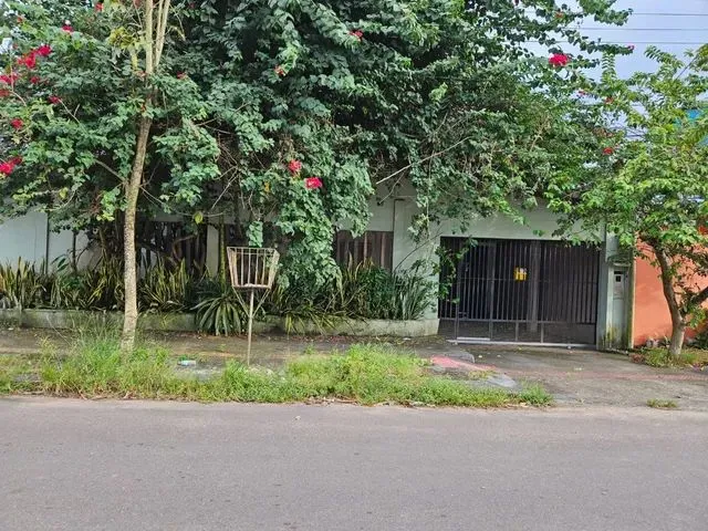 Imagem: A casa possui 2 Dormitórios, 1 Suíte, 2 Banheiros, 2