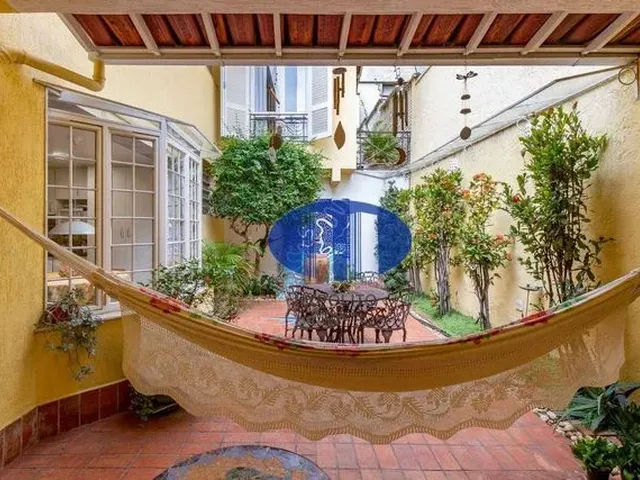 Imagem: Casa com 4 Dormitórios À Venda, 334 M²