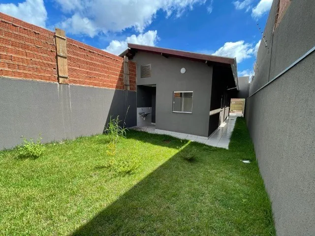Imagem 2: Casa para Venda Possui 78M² com 3 Quartos Sendo 1 Suíte Perto do Shopping Bosque Dos