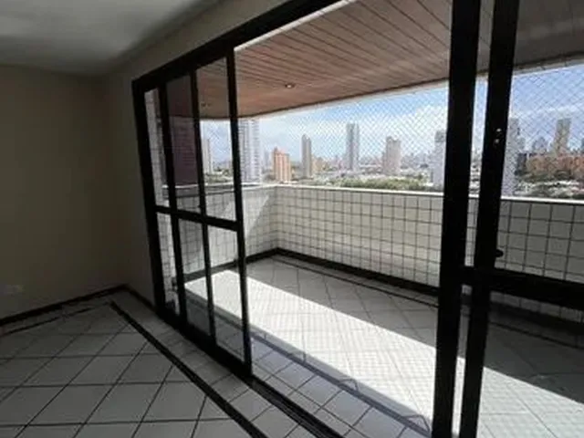 Imagem 2: Apartamento para Aluguel Possui 220 Metros Quadrados com 4 Quartos em Lagoa Nova - Natal