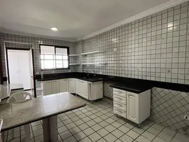 Imagem 7: Apartamento para Aluguel Possui 220 Metros Quadrados com 4 Quartos em Lagoa Nova - Natal