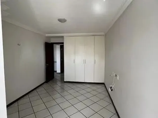 Imagem 16: Apartamento para Aluguel Possui 220 Metros Quadrados com 4 Quartos em Lagoa Nova - Natal