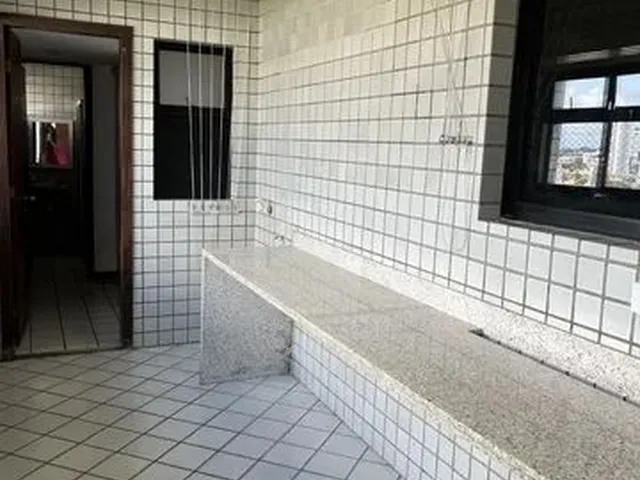 Imagem 12: Apartamento para Aluguel Possui 220 Metros Quadrados com 4 Quartos em Lagoa Nova - Natal