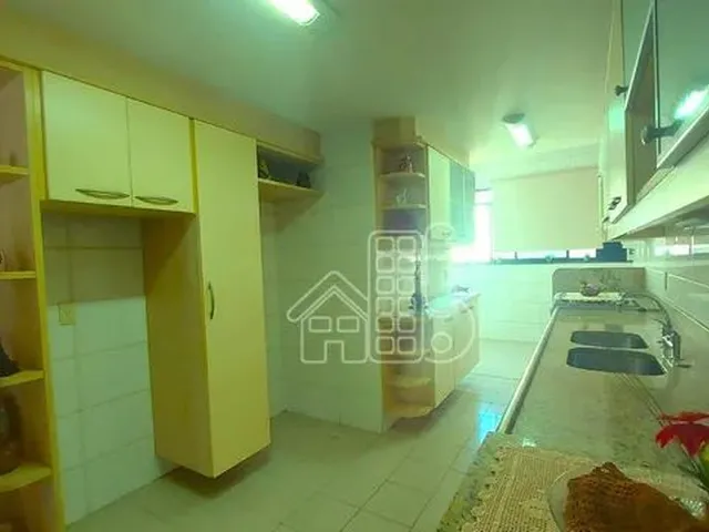 Imagem 2: Quadra da Praia de Icaraí - 4 Quartos - 2 Vagas