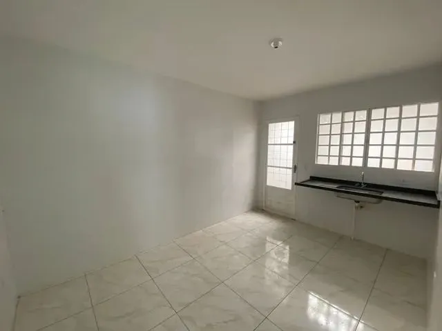 Imagem 9: Casa para Aluguel Tem 96 Metros Quadrados com 3 Quartos em Leonor - Londrina - Pr
