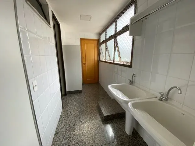 Imagem 10: Apartamento para Aluguel com 148 Metros Quadrados com 4 Quartos em Savassi - Belo Horizont