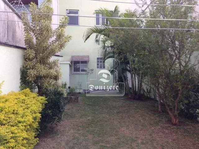 Imagem: A casa possui 4 Dormitórios, 2 Suítes, 3 Banheiros, 5