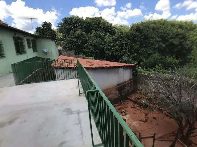 Imagem: Casa À Venda, 4 Quartos, 1 Suíte, 2 Vagas