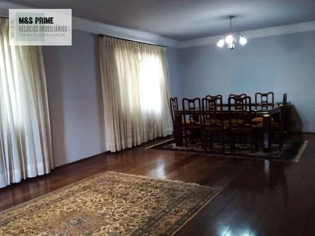 Imagem: O apartamento possui 4 Dormitórios, 5 Banheiros, 3 Vagas