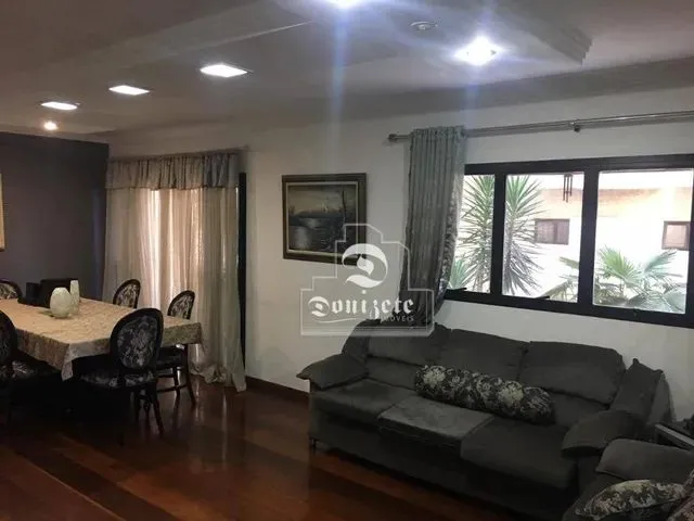Imagem: O apartamento possui 4 Dormitórios, 1 Suíte, 2 Banheiros,