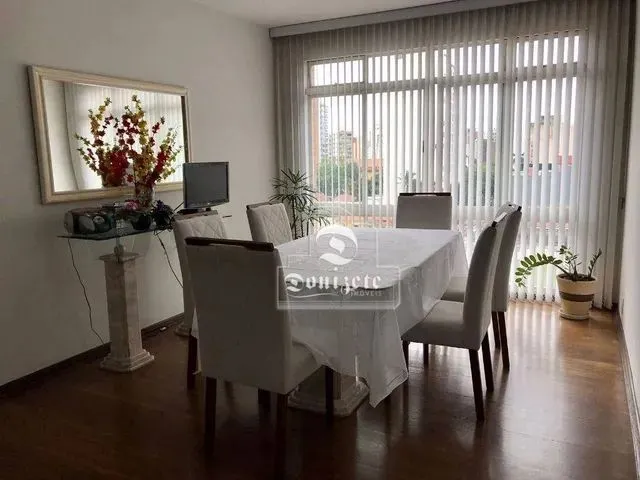 Imagem: O apartamento possui 4 Dormitórios, 1 Suíte, 3 Banheiros,