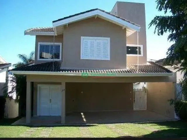 Imagem: A casa em condomínio possui 3 Dormitórios, 3 Suítes, 3
