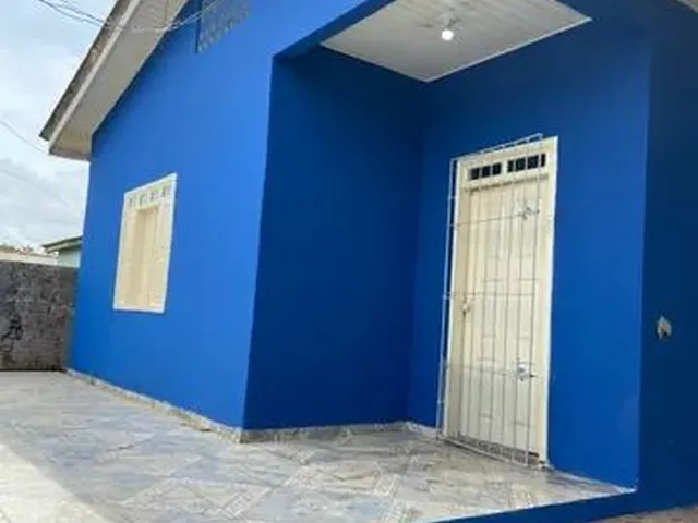 Imagem: A casa possui 4 Dormitórios, 1 Suíte, 2 Banheiros, 5 Vagas