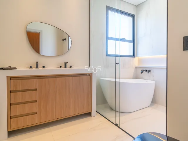 Imagem 3: Casa Térrea Mobiliada e Decorada em Condomínio À Venda, Condomínio Villas do Golf Em