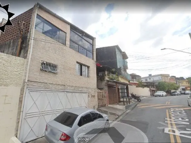 Imagem: A casa possui 3 Dormitórios, 1 Suíte, 1 Banheiro, 4 Vagas