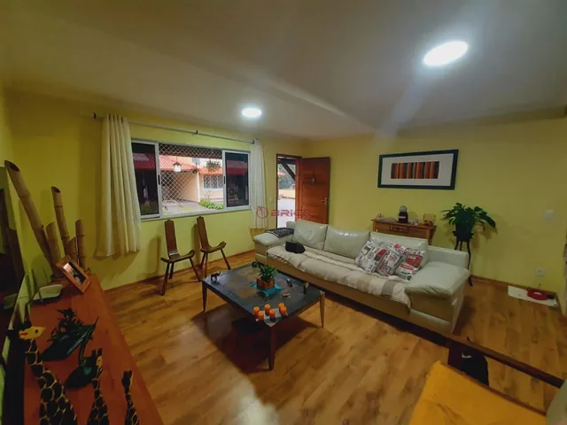 Imagem: Casa com 4 Quartos Sendo 1 Suíte em Condomínio