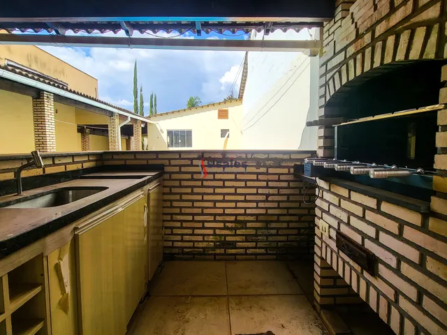 Imagem 2: Casa com 3 Quartos, Piscina, Churrasqueira Excelente Localização, Rua 10 de Vicente