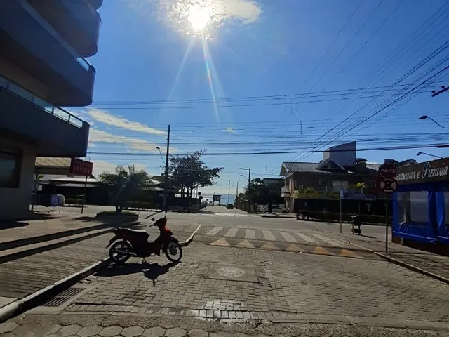 Imagem 2: Apartamento na Av. Principal de Bombas, vista para o mar! Suíte e dormitório c
