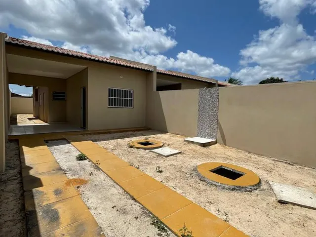 Imagem: A casa possui 2 Dormitórios, 1 Suíte, 2 Banheiros, 2