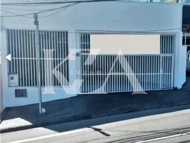 Imagem: A loja possui 2 Banheiros, 2 Vagas na garagem, 216m² de