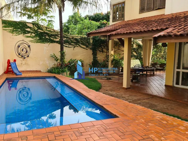 Imagem: A casa possui 3 Dormitórios, 1 Suíte, 3 Banheiros, 3