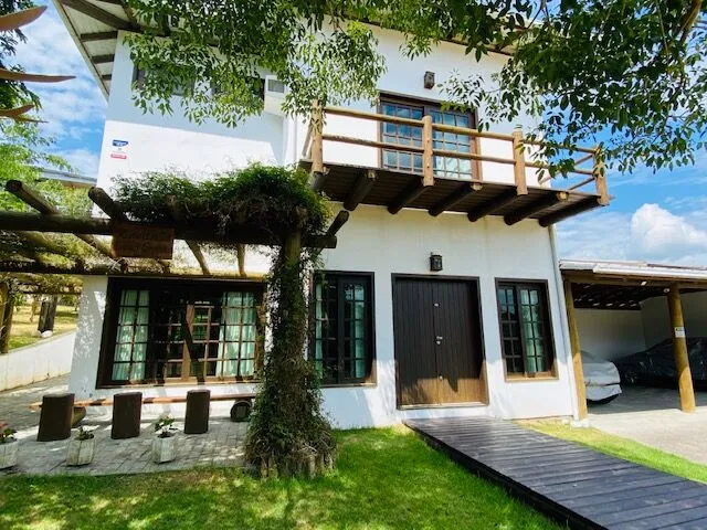 Imagem: Casa à venda em alto padrão rústico no