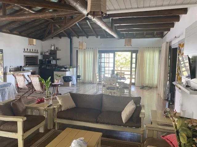 Imagem 4: Casa à venda em alto padrão rústico no centrinho da Praia do Rosa