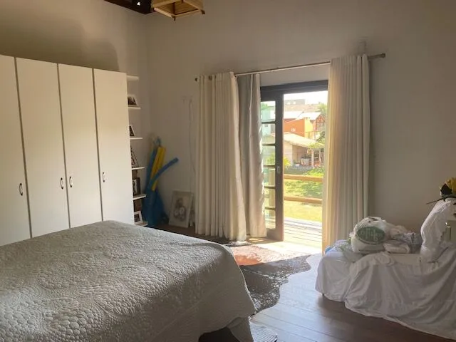 Imagem 6: Casa à venda em alto padrão rústico no centrinho da Praia do Rosa