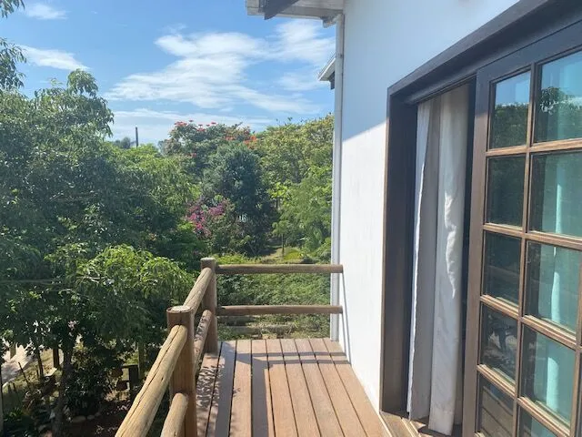 Imagem 3: Casa à venda em alto padrão rústico no centrinho da Praia do Rosa