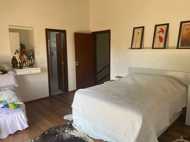 Imagem 2: Casa à venda em alto padrão rústico no centrinho da Praia do Rosa